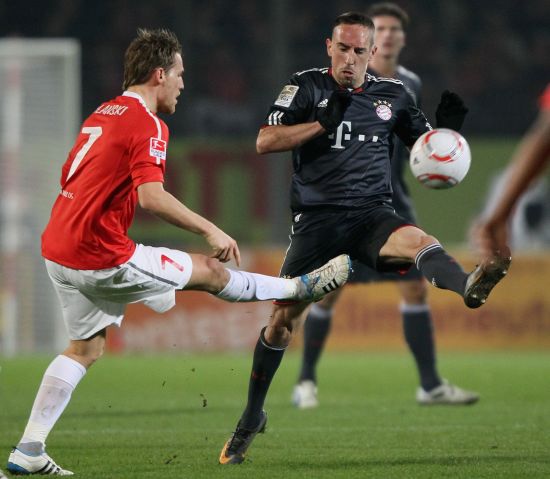 莱万破门 莱万破门